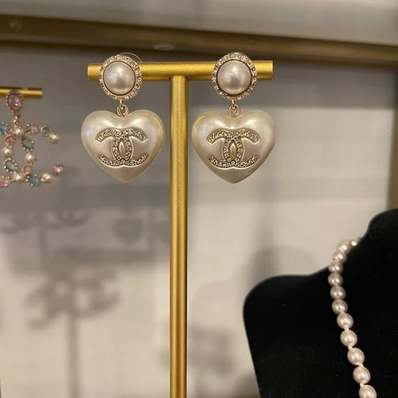 ✨💝 Absolutely Stunning Chanel Heart Duo💝✨ - Picture 2 of 10